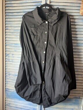 Avant Garde Bubble Button Down By Comfy